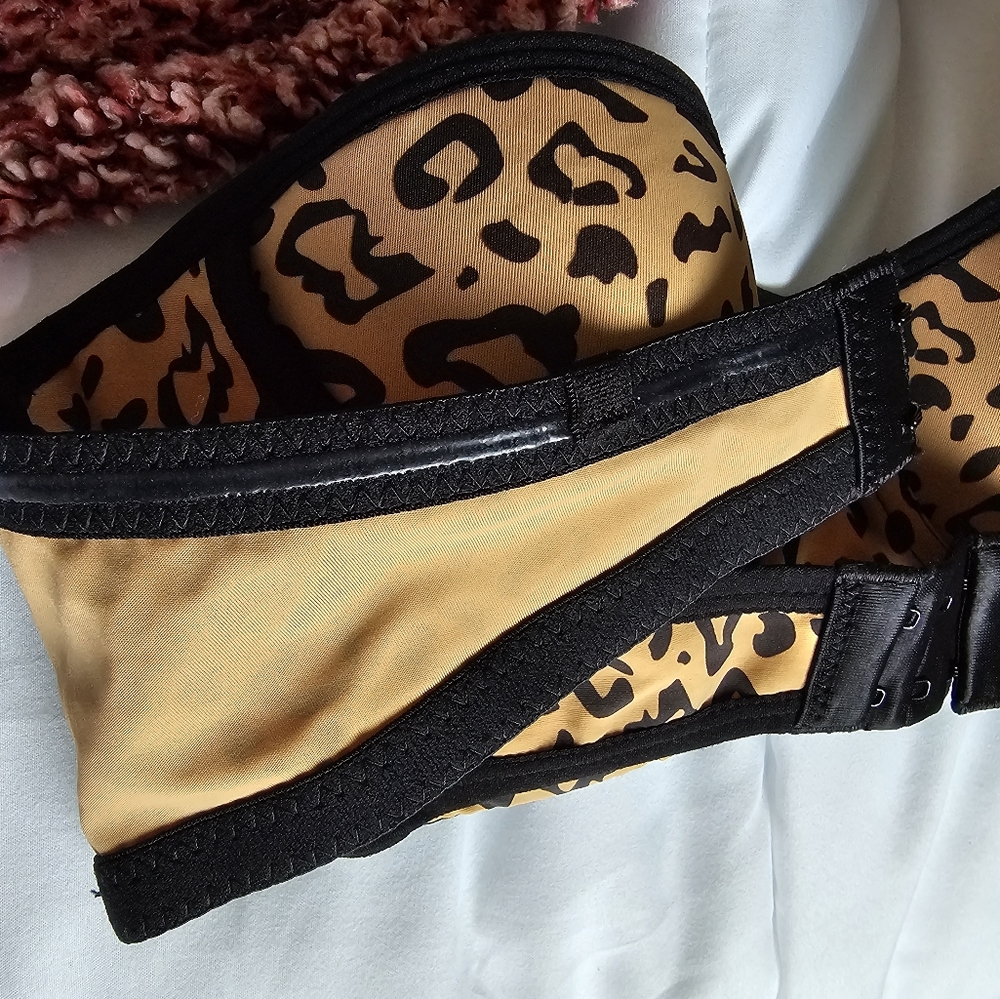 Shein strapless bra with straps size small